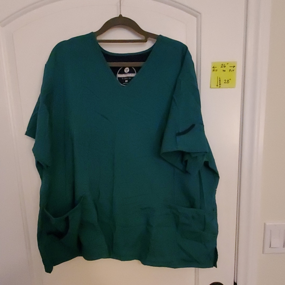 CLEARANCE. Green Fundamentals Scrub Top 3X